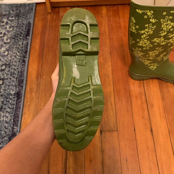 GREEN FLORAL RAIN BOOTS - Picture 1 of 3